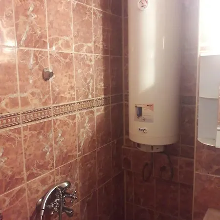 Апартамент За Нощувки В Удобство---- В Центъра На Бургас Зад Новата Поща Apartment